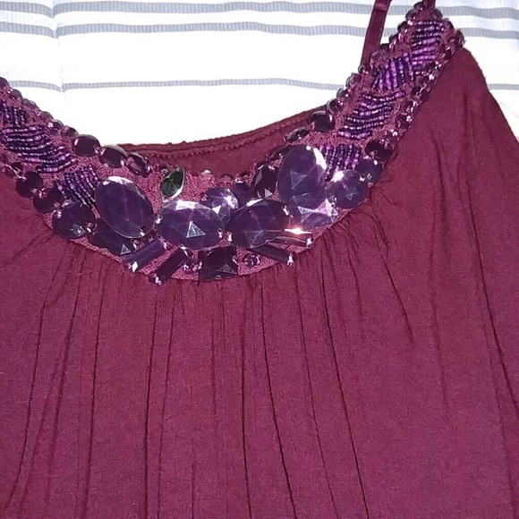 Maroon top with jewels - Picture 2 of 3